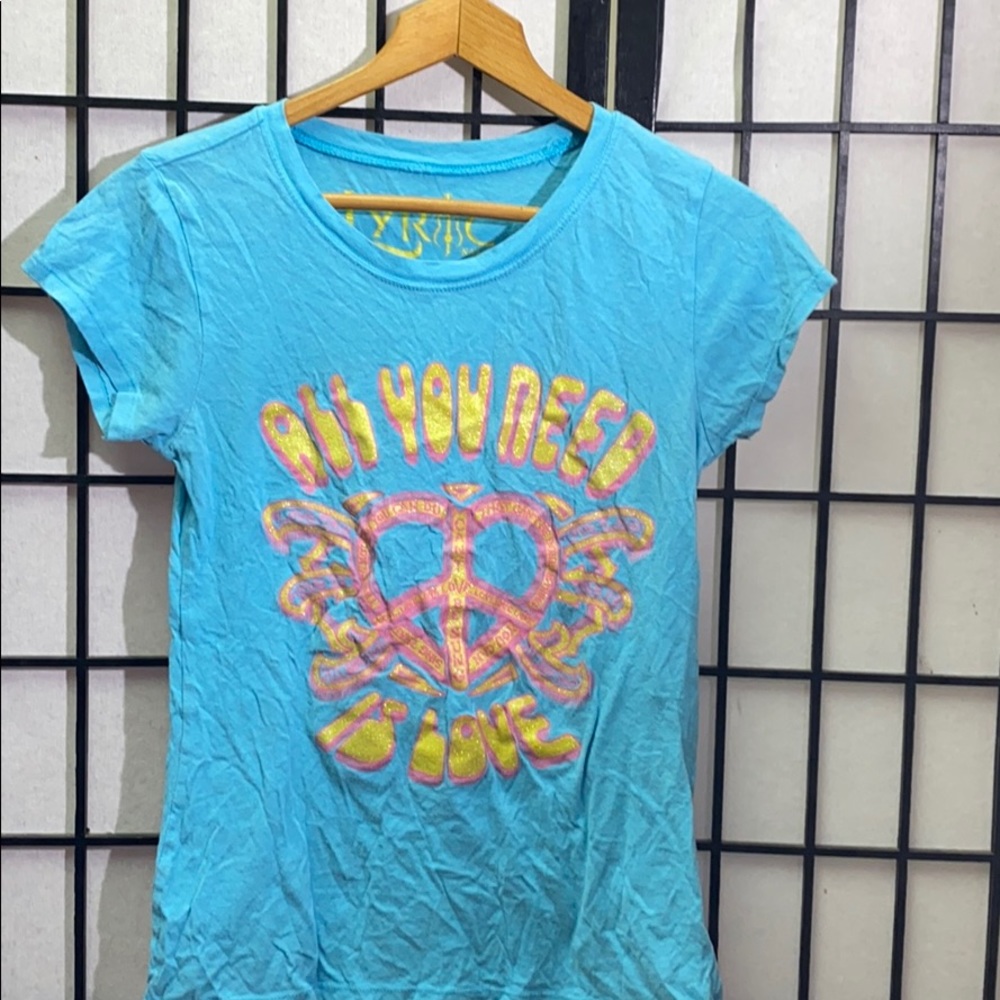 Lyric Nation “ All You Need Is Love” T-shirt Sz M